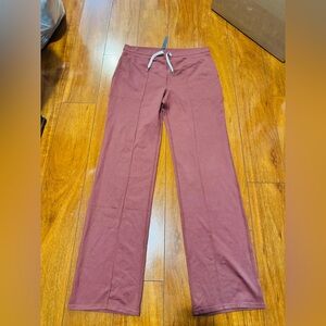 Vuori Women's Straight Leg Pants in Burgundy